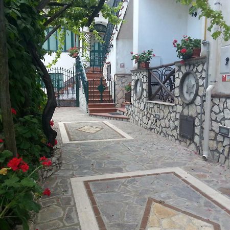 Residenza Antico Borgo Del Pozzo Aparthotel Tramonti Luaran gambar